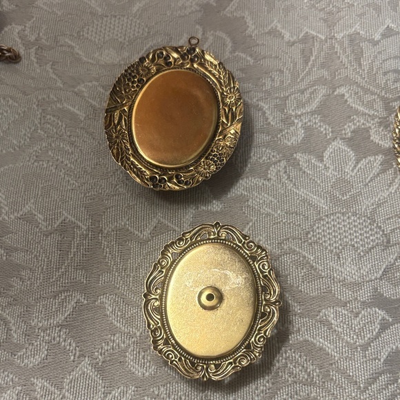 Elegant Cameo Jewelry Set in Gold and Black - Picture 5 of 11